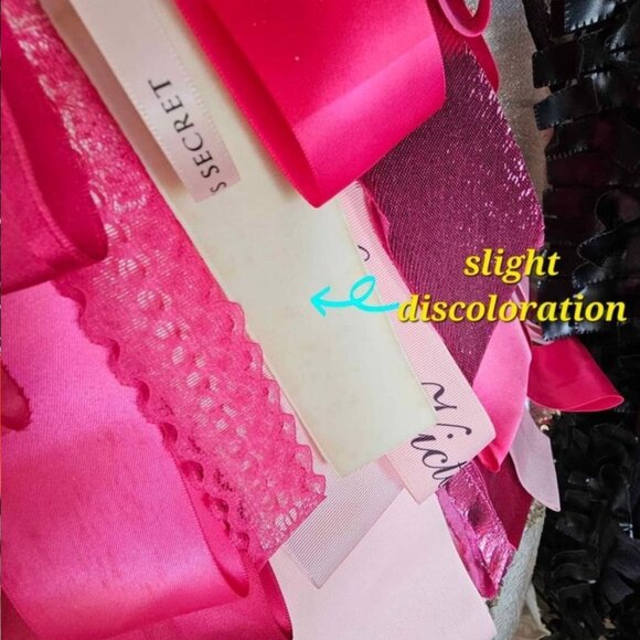 Victoria's Secret Ribbon Tree - Picture 3 of 4